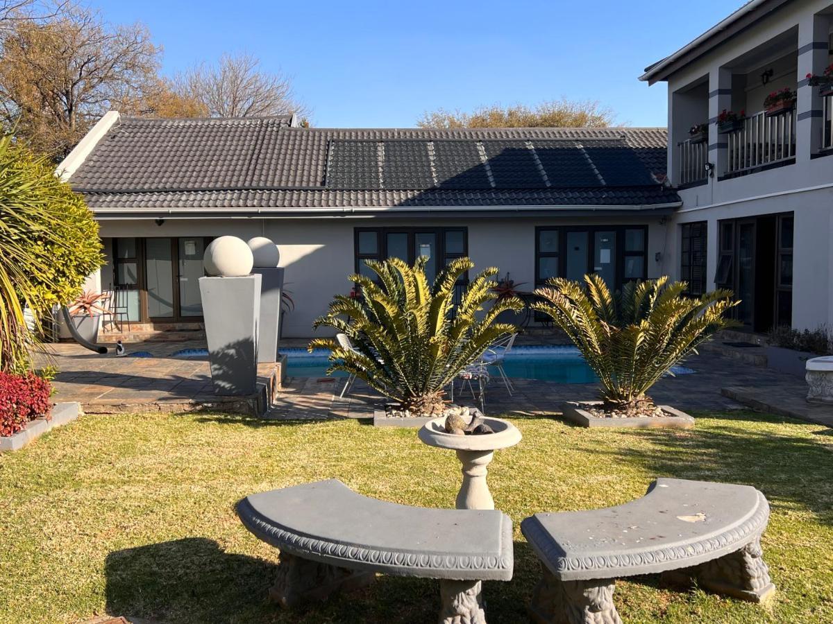 2 Op Terblanche Guesthouse Boksburg Luaran gambar