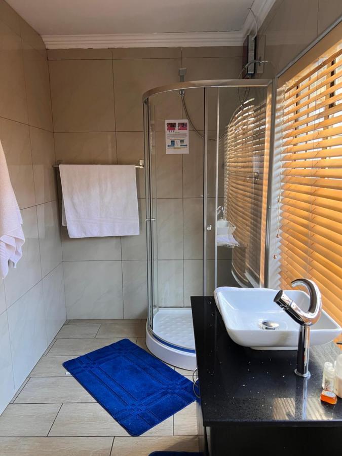 2 Op Terblanche Guesthouse Boksburg Luaran gambar