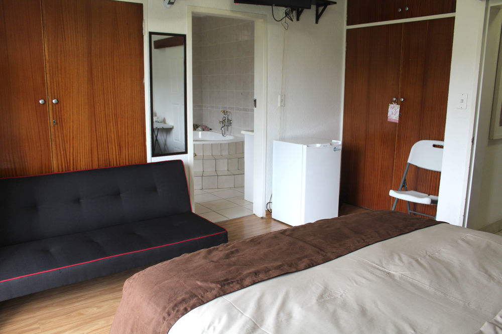 2 Op Terblanche Guesthouse Boksburg Luaran gambar