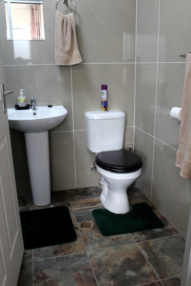 2 Op Terblanche Guesthouse Boksburg Luaran gambar
